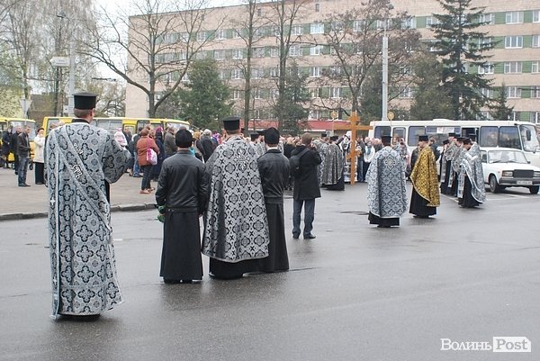 Страсний хресний хід у Луцьку. ФОТО