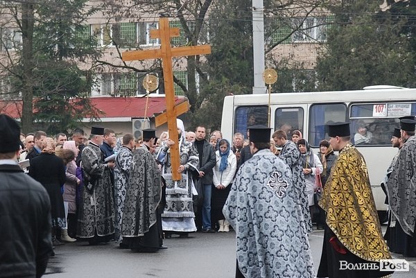 Страсний хресний хід у Луцьку. ФОТО