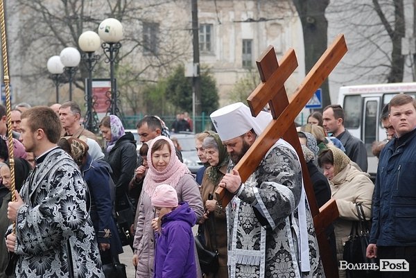Страсний хресний хід у Луцьку. ФОТО