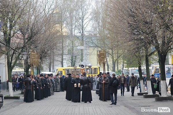 Страсний хресний хід у Луцьку. ФОТО