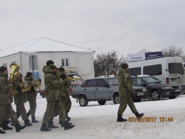 Волинь на колінах зустріла загиблого бійця Маріса Камінського