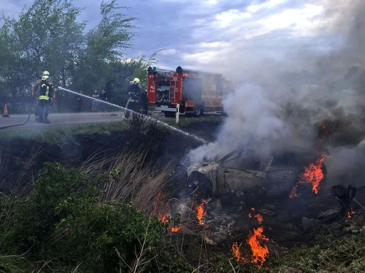 Біля Луцька легковик злетів у кювет і загорівся