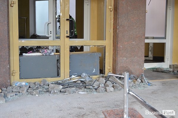 Активісти покинули управління міліції у Луцьку. ФОТО