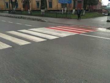 У Володимирі недомалювали пішохідний перехід. ФОТОФАКТ