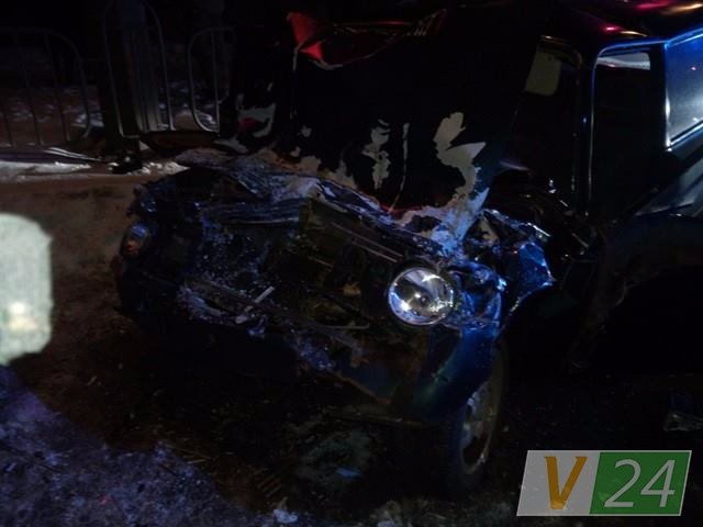 Аварія в Луцьку: легковику знесло передок