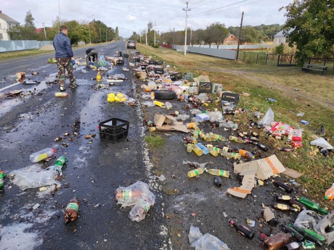 На Волині бус влетів у вантажівку з продуктами. ФОТО