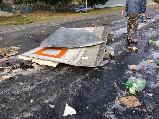 На Волині бус влетів у вантажівку з продуктами. ФОТО