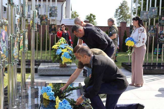 У Боратині відкрили Меморіал пам’яті Героїв