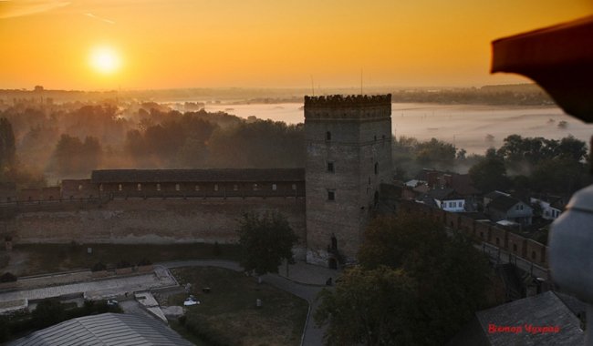 Ранкове місто: дивовижні світлини Луцького замку. ФОТО