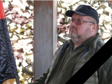 Помер художник-волонтер, який розробляв прапори для 14 ОМБР