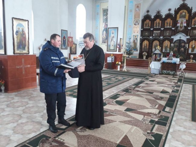 Волинські рятувальники нагадали священикам про безпеку під час Різдвяних богослужінь