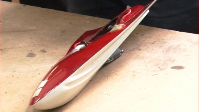 Рухається зі швидкістю автомобіля: волинський школяр змайстрував модель судна