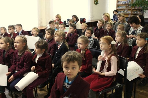 Луцькі патрульні розказали школярам, як правильно переходити дорогу