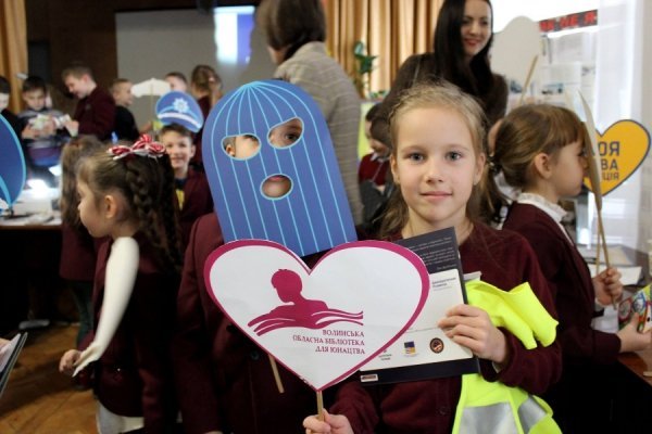 Луцькі патрульні розказали школярам, як правильно переходити дорогу