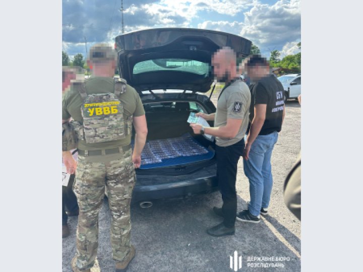 Планував продавати фейкові медичні довідки: на Волині затримали правоохоронця