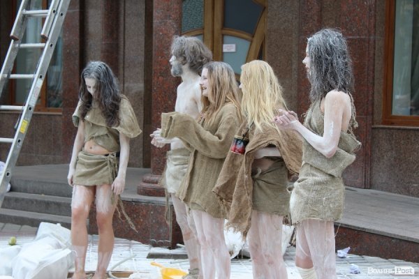 Експериментальний білоруський театр епатував луцьку публіку. ФОТО. ВІДЕО