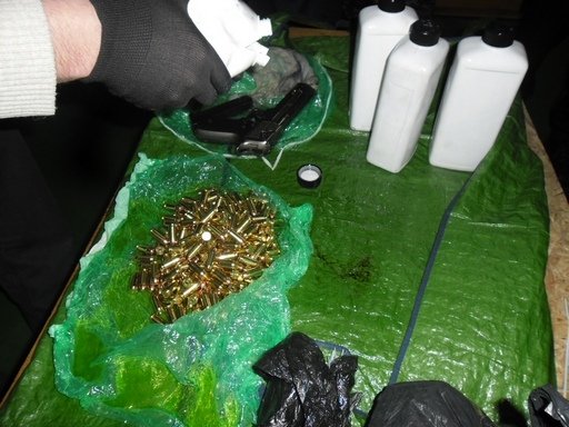 У росіянина в паливному баку прикордонники знайшли пістолет та набої. ФОТО