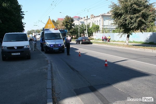 У Луцьку на переході збили дівчину. ФОТО. ВІДЕО