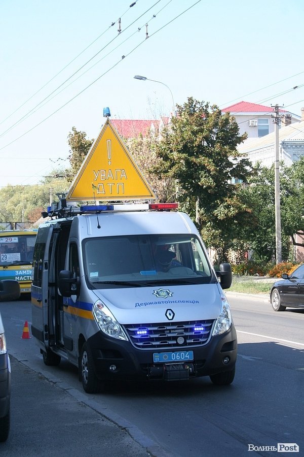 У Луцьку на переході збили дівчину. ФОТО. ВІДЕО