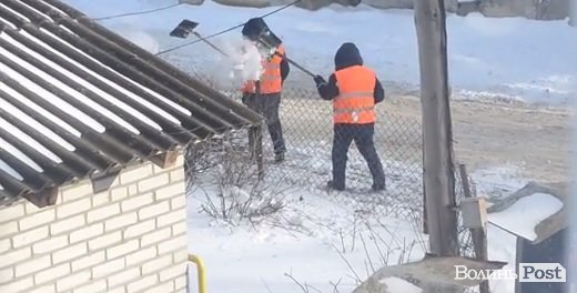 Чисті тротуари по-луцьки: комунальники накидали снігу на подвір’я лучанам. ВІДЕО