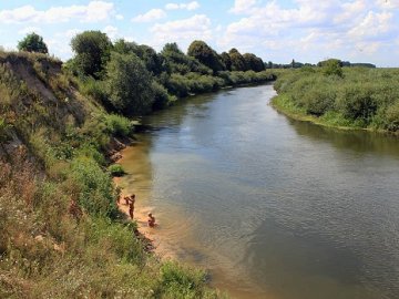 Купатися не варто: у Луцьку Стир кишить кишковою паличкою