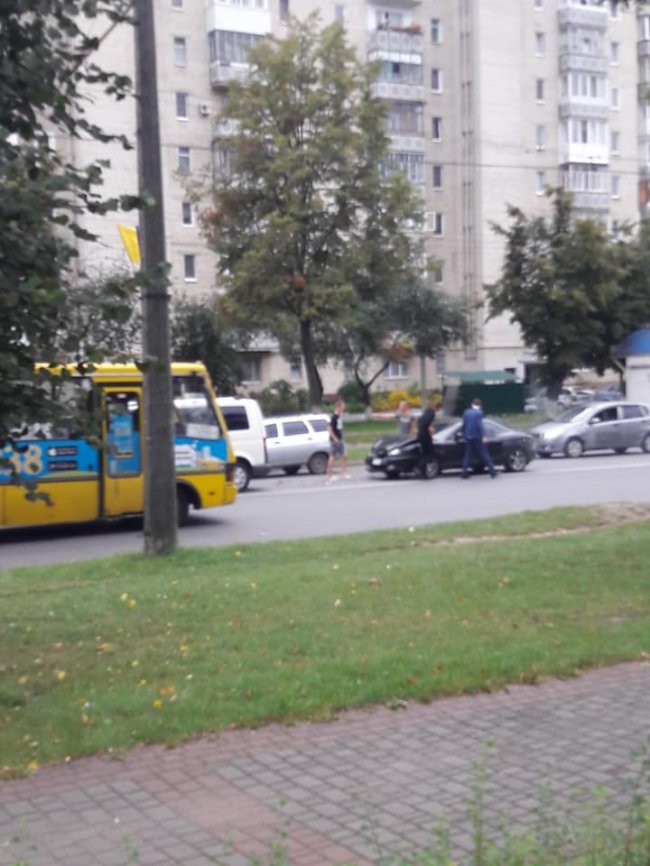 У Луцьку легковик врізався у мінівен. ФОТО