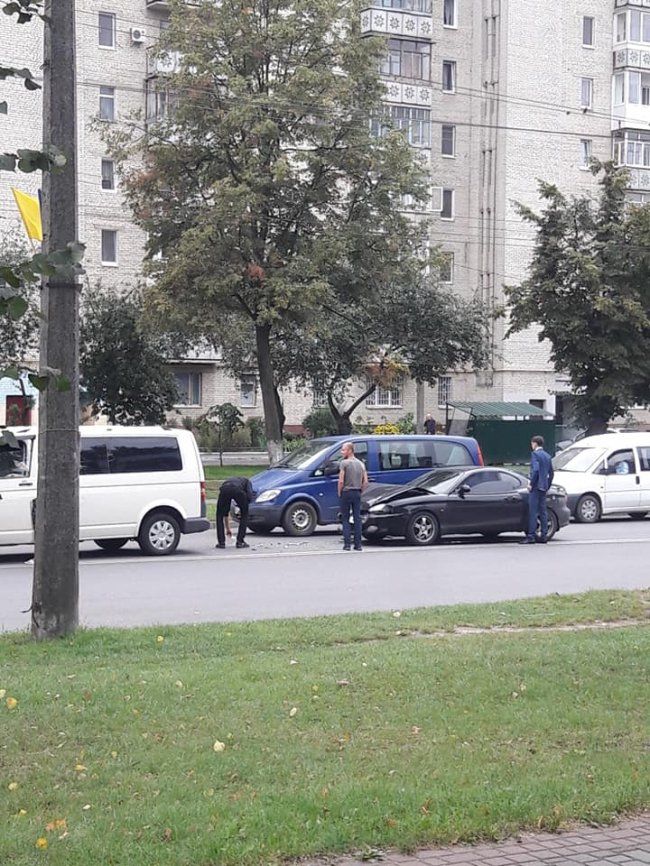 У Луцьку легковик врізався у мінівен. ФОТО