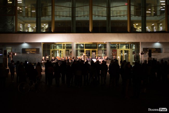 «Перша хвилина миру»: лучани вшанували полеглих воїнів. ФОТО