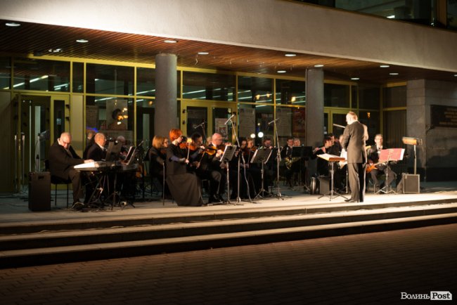 «Перша хвилина миру»: лучани вшанували полеглих воїнів. ФОТО