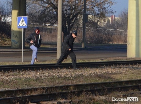 У Луцьку поїзд переїхав людей. ФОТО