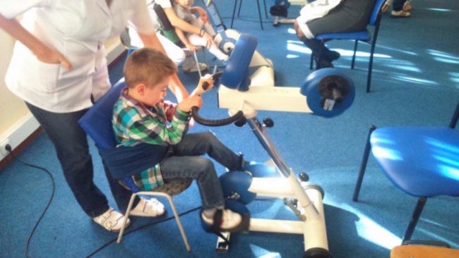 Волинянка просить допомогти 10-річному сину стати на ноги