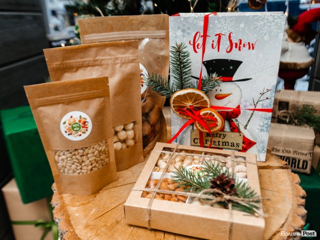 Час небанальних і красивих подарунків: де у Луцьку купити набори із корисних смаколиків*