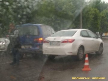 Ранкова аварія у Луцьку: зіткнулись три автівки