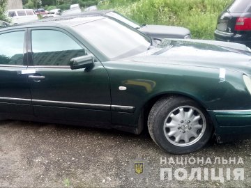 На Волині виявили Mercedes з фальшивими документами