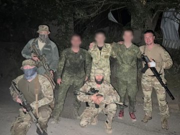 ВМС та ГУР повернули з окупованих територій двох поранених воїнів, які півтора року переховували місцеві жителі