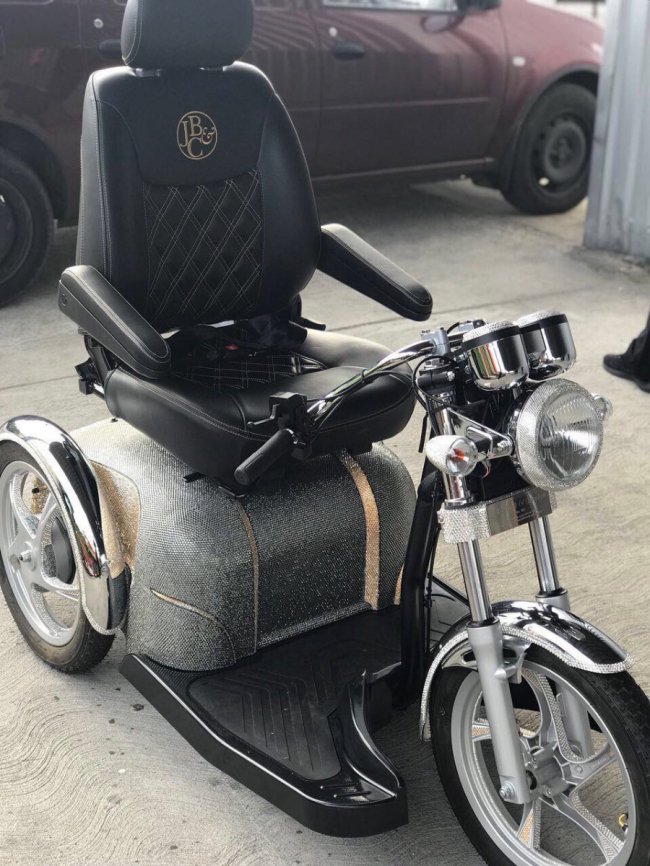 Росіянин хотів провезти через «Ягодин» електроскутер Swarovski за 760 тисяч. ФОТО