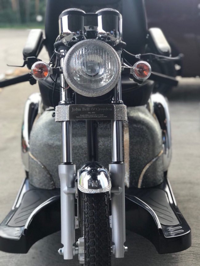 Росіянин хотів провезти через «Ягодин» електроскутер Swarovski за 760 тисяч. ФОТО