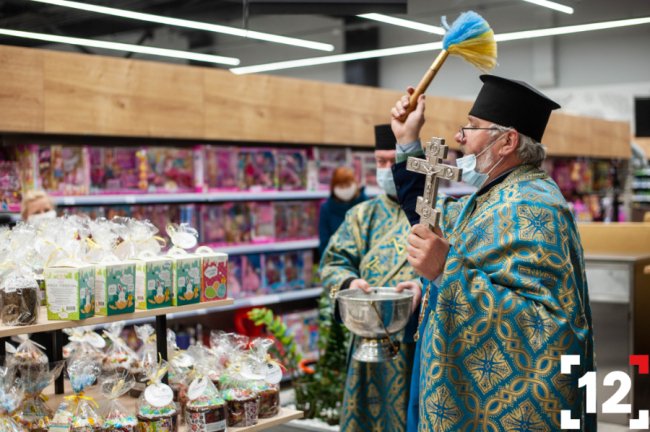 У «Тамі Тамі» продають освячені паски. ФОТО