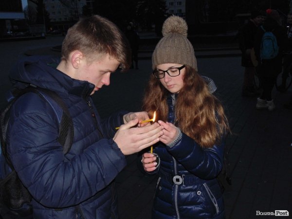 Лучанам передали Вифлиємський вогонь миру. ФОТО. ВІДЕО