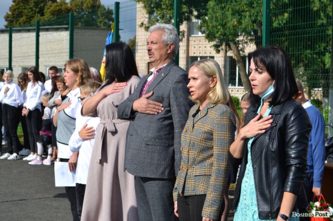 Благодійно, красиво, урочисто: як відсвяткували старт навчання у ліцеї Ковеля. ФОТО