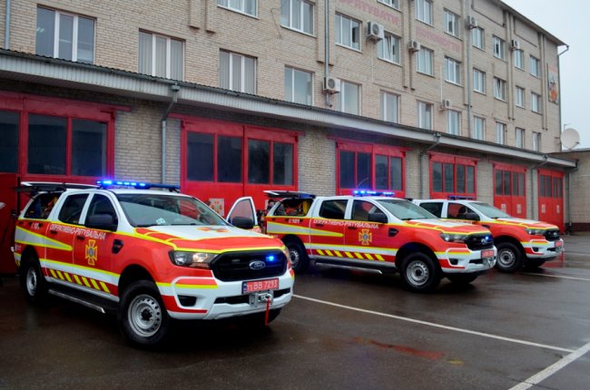 Для волинських рятувальників передали нові спецавтомобілі. ФОТО