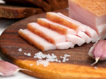 На луцьких ринках різко подорожчало сало