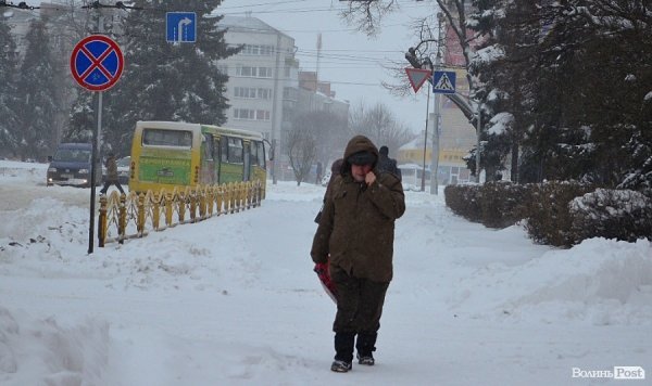 Луцьк замітає снігом. ФОТО