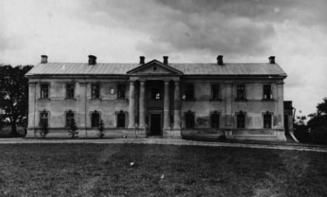 Одна із будівель палацового комплексу в Смордві, 1918-1939 рр