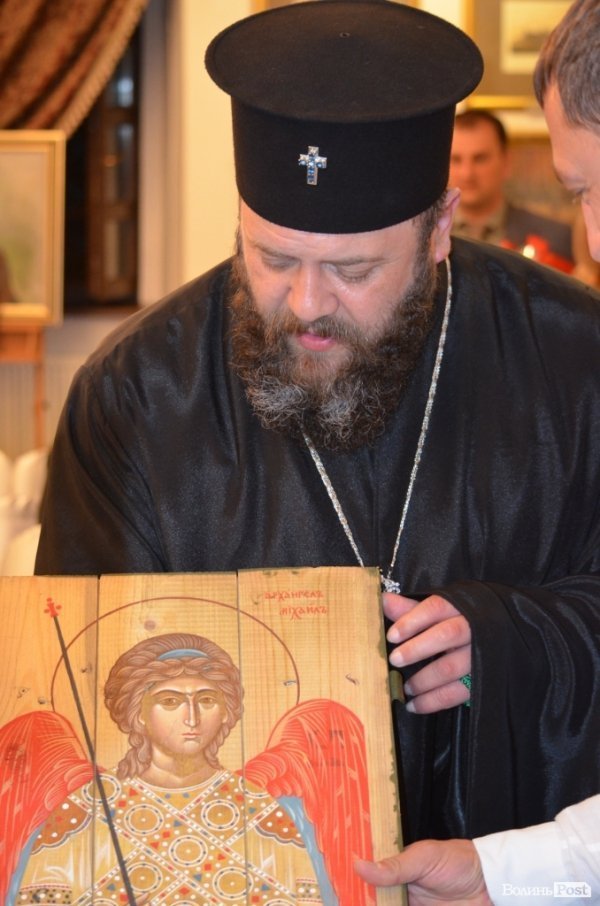 У Луцьку продавали ікони на потреби вояків АТО. ФОТО