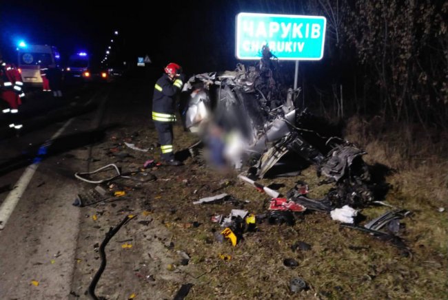 Легковик виїхав на зустрічну смугу: деталі смертельної ДТП у Чарукові. ФОТО