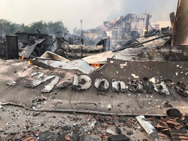 Масштабні пожежі у Каліфорнії: знищені тисячі будинків