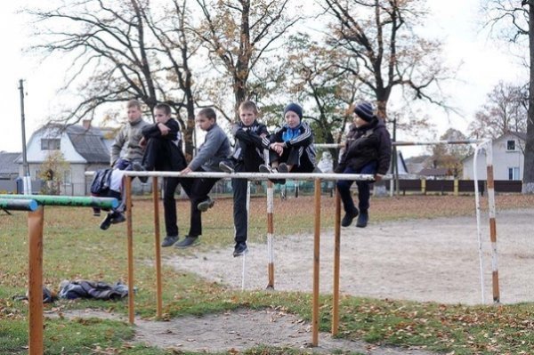 «Street Workout» в Ківерцях: віджимання на брусах. ФОТО
