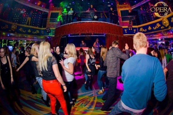 «Вусата вечірка» в луцькому клубі. ФОТО