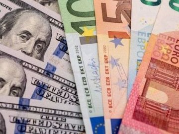 Чому падає долар і чи зміцниться гривня далі: пояснення економістів